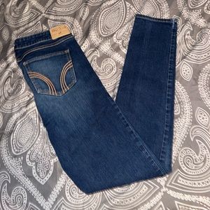 Medium wash Hollister skinny jeans (9R)